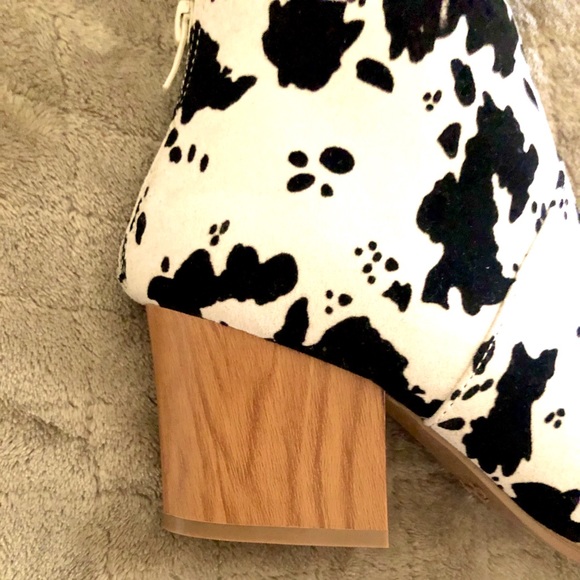 SALE! Black Cow Print Western Ankle Boots - Picture 12 of 12